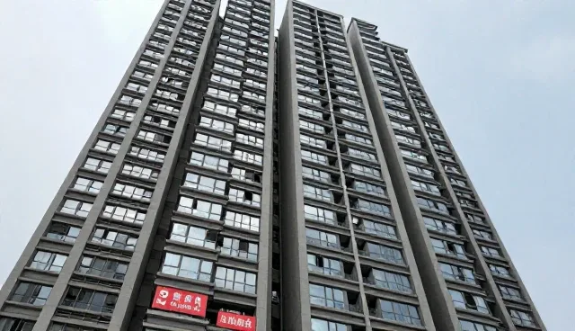 日用百货批发：集中采购与分散采购的取舍分析